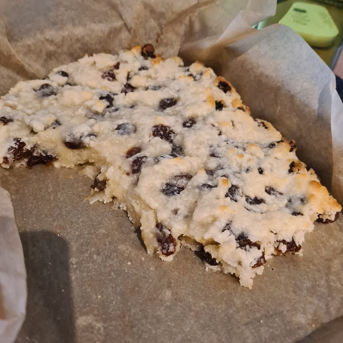 Sultana Cookie Slice
