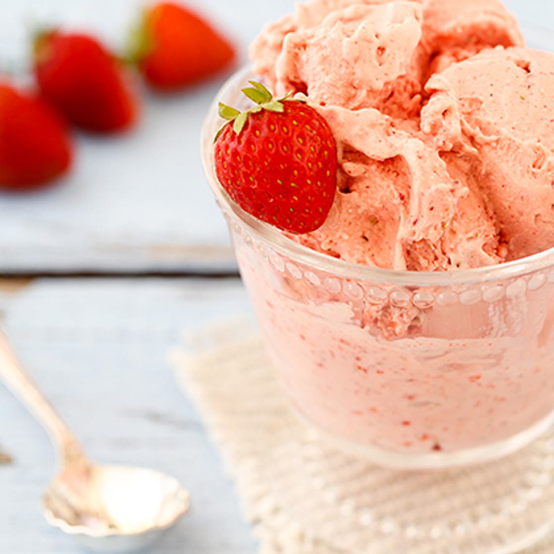 skinnymixer's Strawberries & Cream Instant Icecream