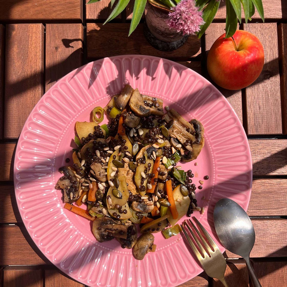 Linsen-Gemüsepfanne mit Champignons