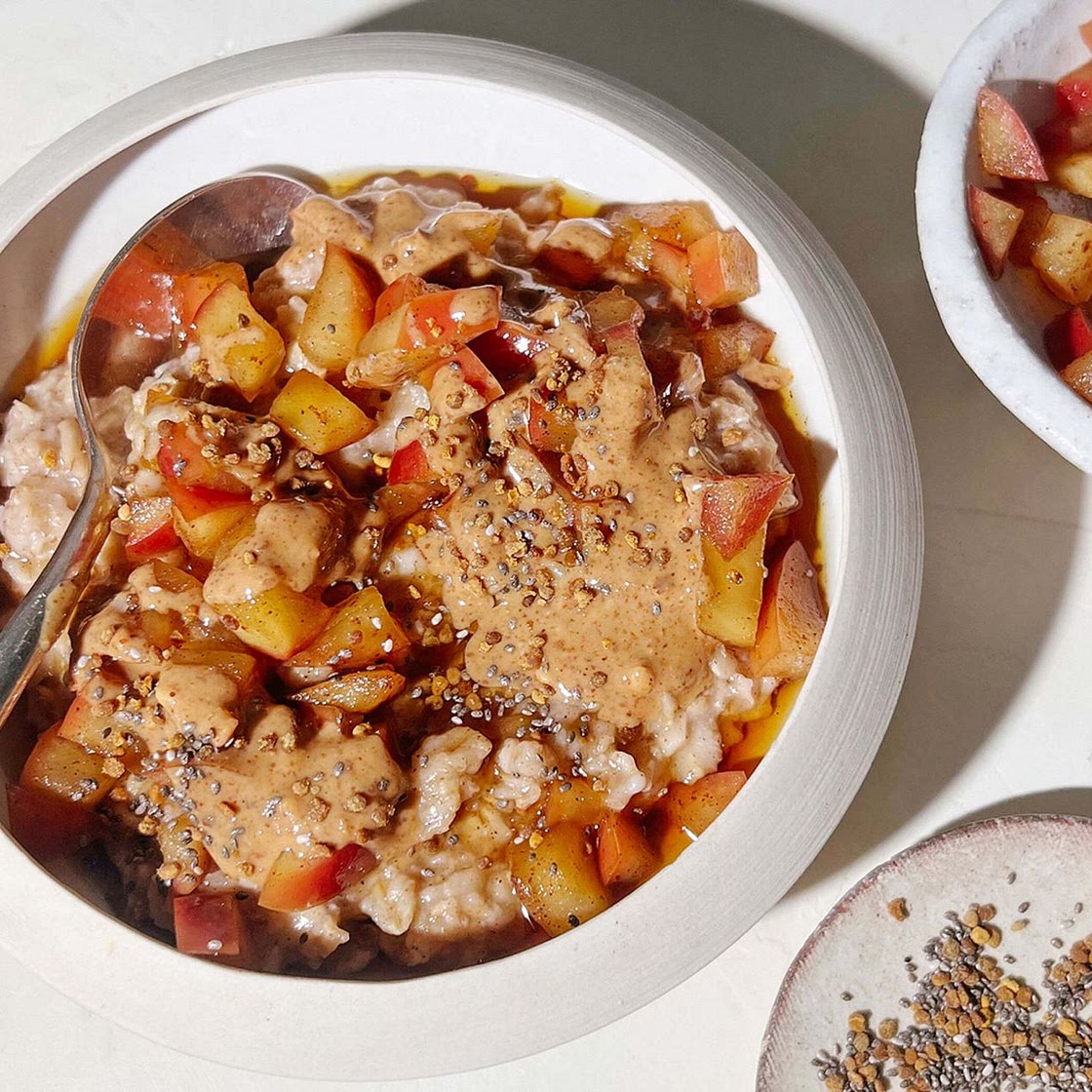 Sakara Oat-Rageously Delicious Apple Pie Overnight Oats