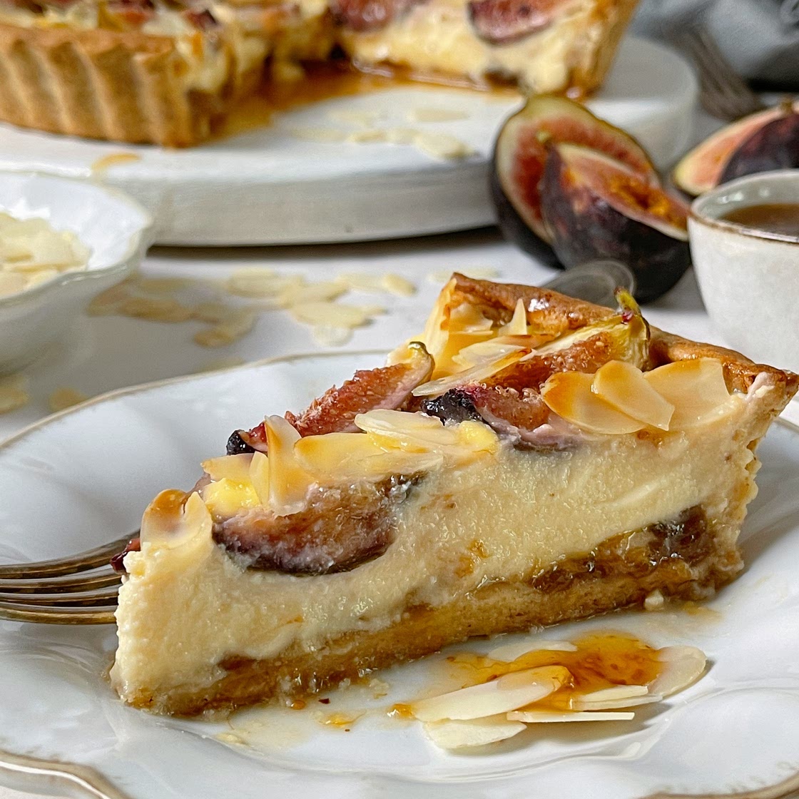 Tarte de figos, ricotta, mel e amêndoas