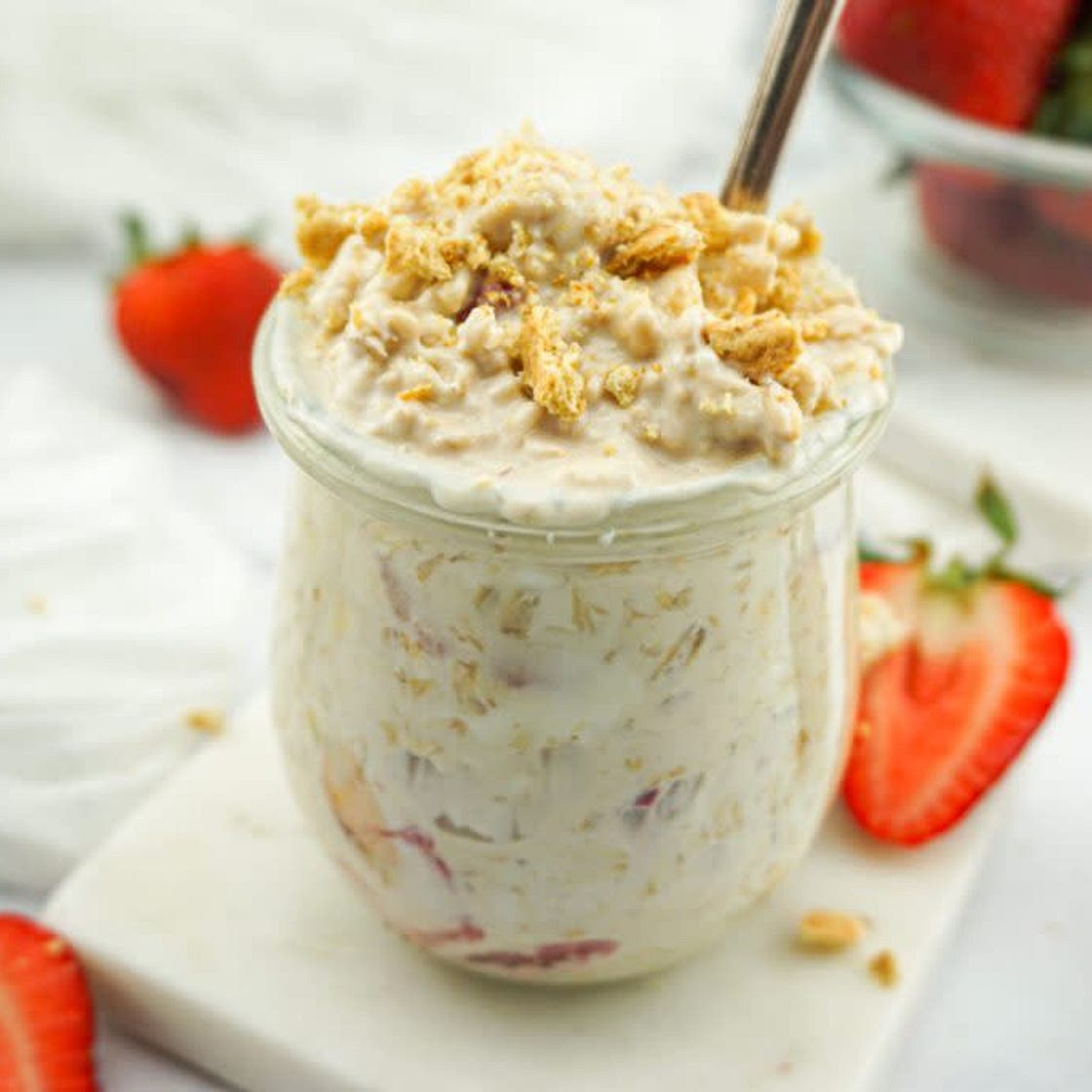 Strawberry Cheesecake Overnight Oats