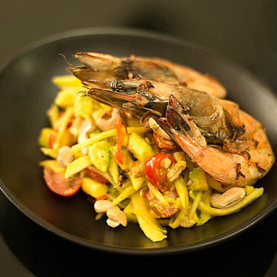 Green Mango Salad w/ Shrimps & Cashews - Cocinerita
