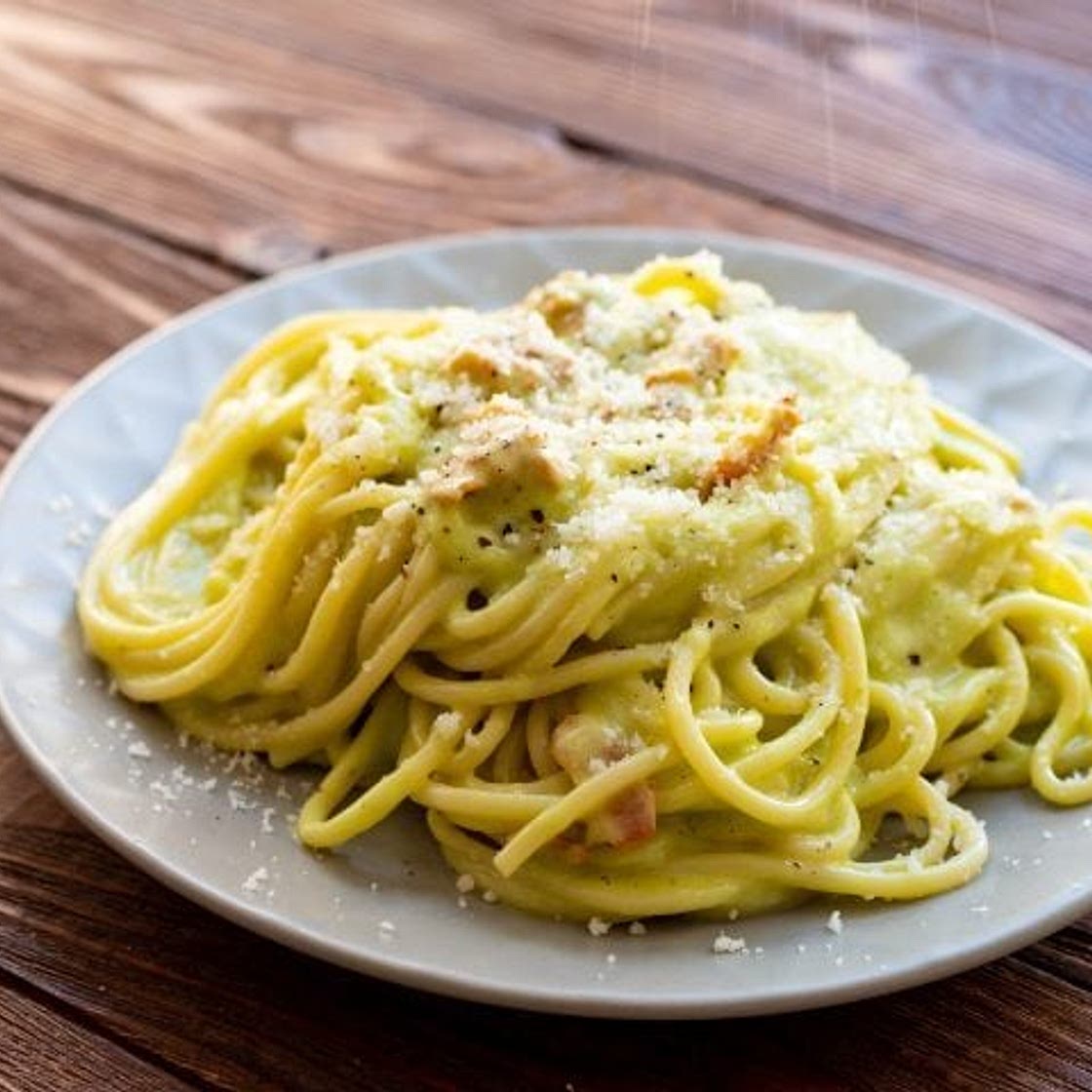 Avocado Carbonara: the tasty pasta recipe for carbonara with avocado