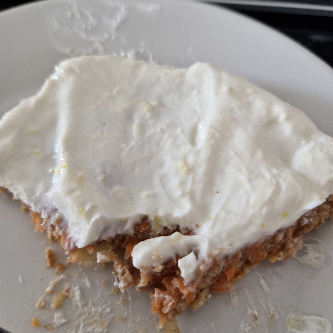 Einfacher karottenkuchen mit banane haferflocken