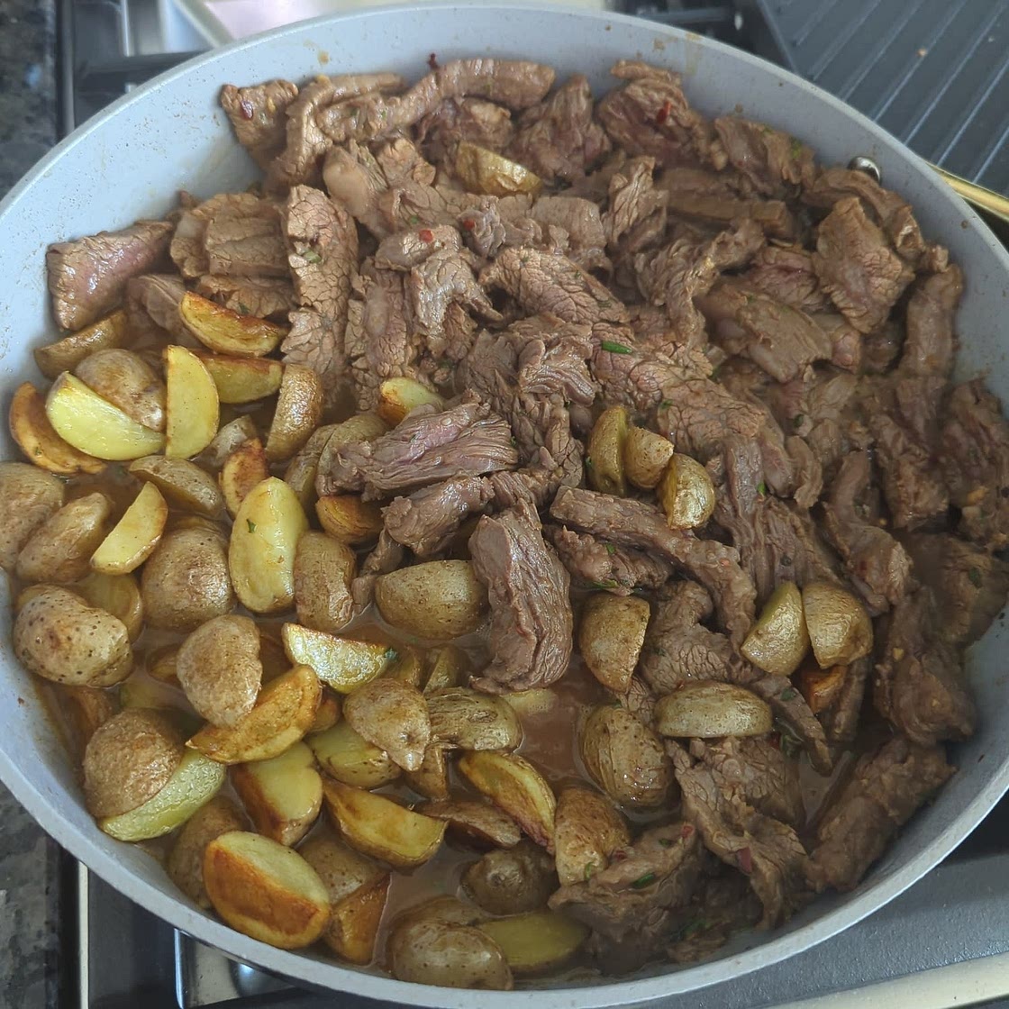 Garlic Butter Steak and Potatoes Skillet