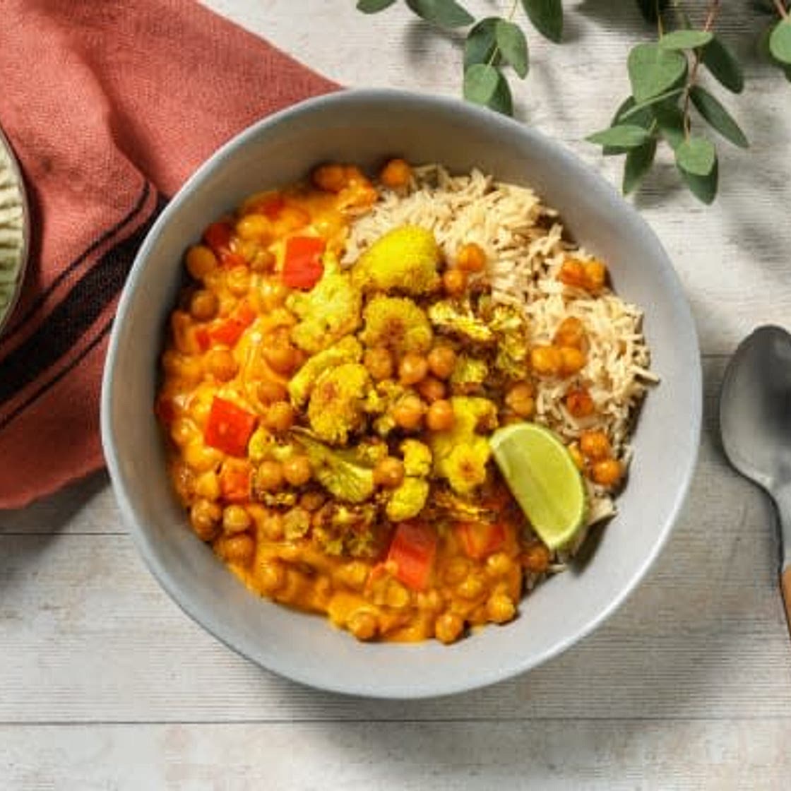 Curry jaune au chou-fleur rôti et pois chiche