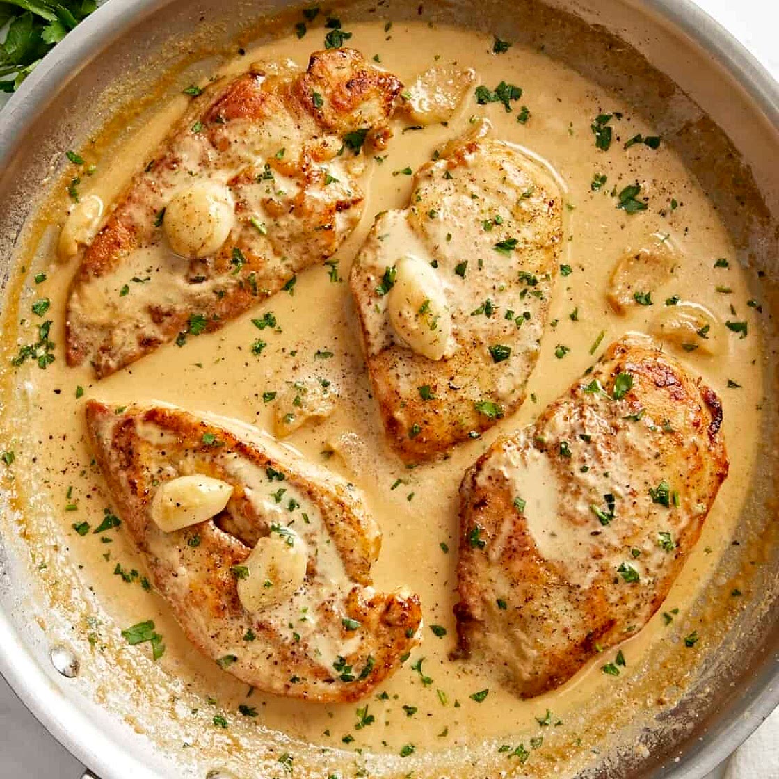 CREAMY GARLIC & BACON PARMESAN CHICKEN