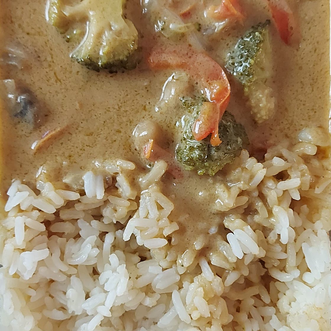 Kokos-Erdnuss-Curry mit Reis