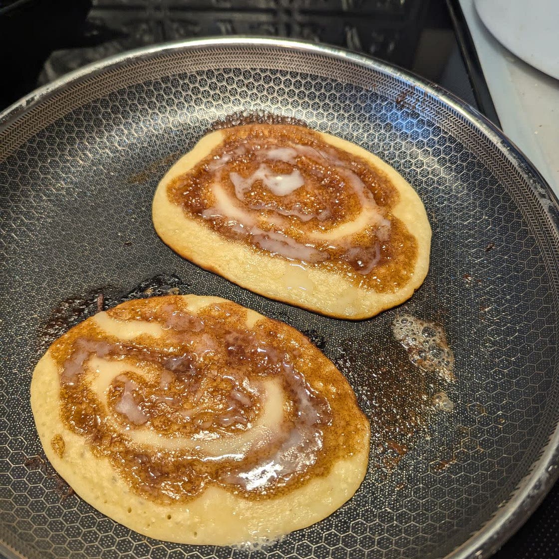 Cinnamon roll pancakes