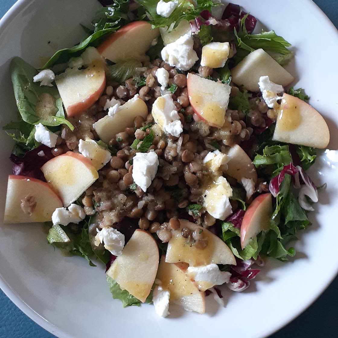Mixed Greens with Marinated Lentils & Sliced Apple