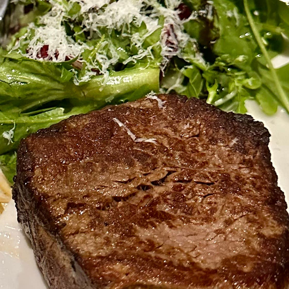 BenKat’s Fillet Steak with Chips, Peppercorn Sauce and Salad