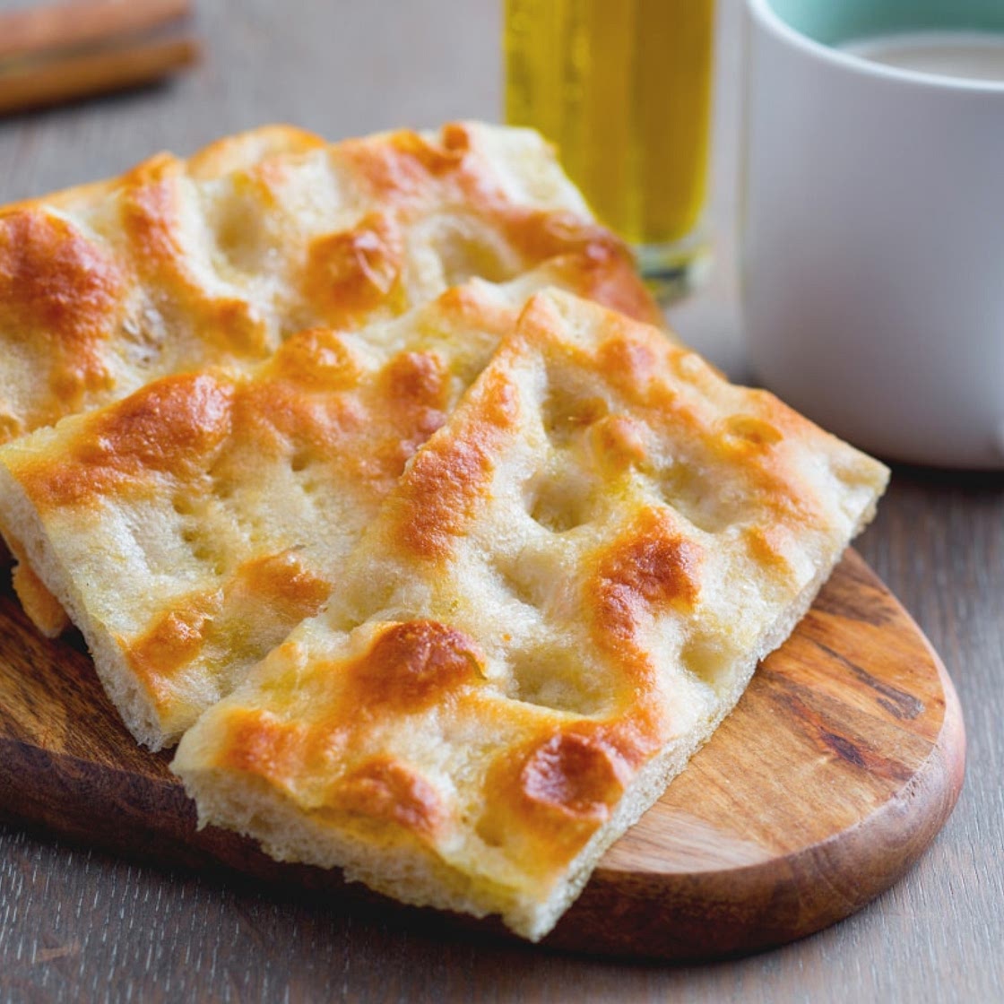 Focaccia (fügassa) alla genovese (Genoa-style focaccia)
