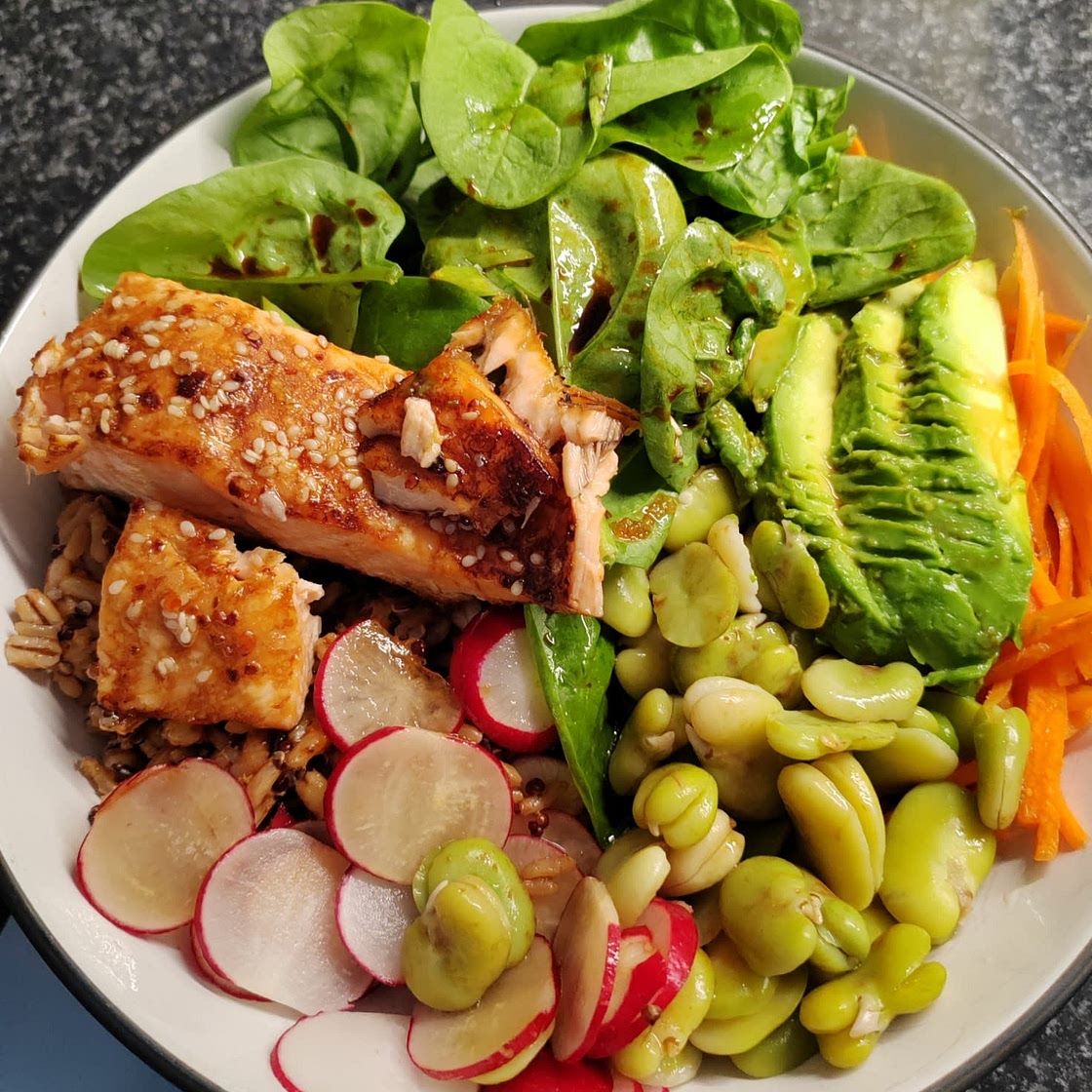 Salmon salad bowl