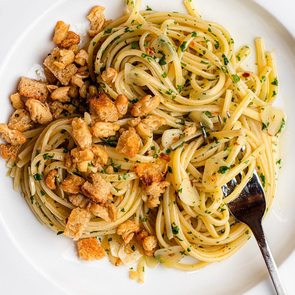 Spaghetti Aglio e Olio with crispy toppings