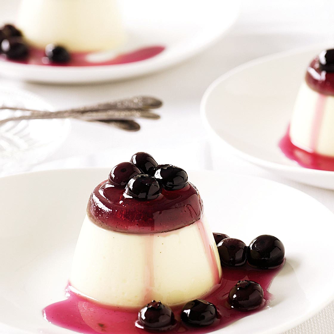 Blueberry panna cotta