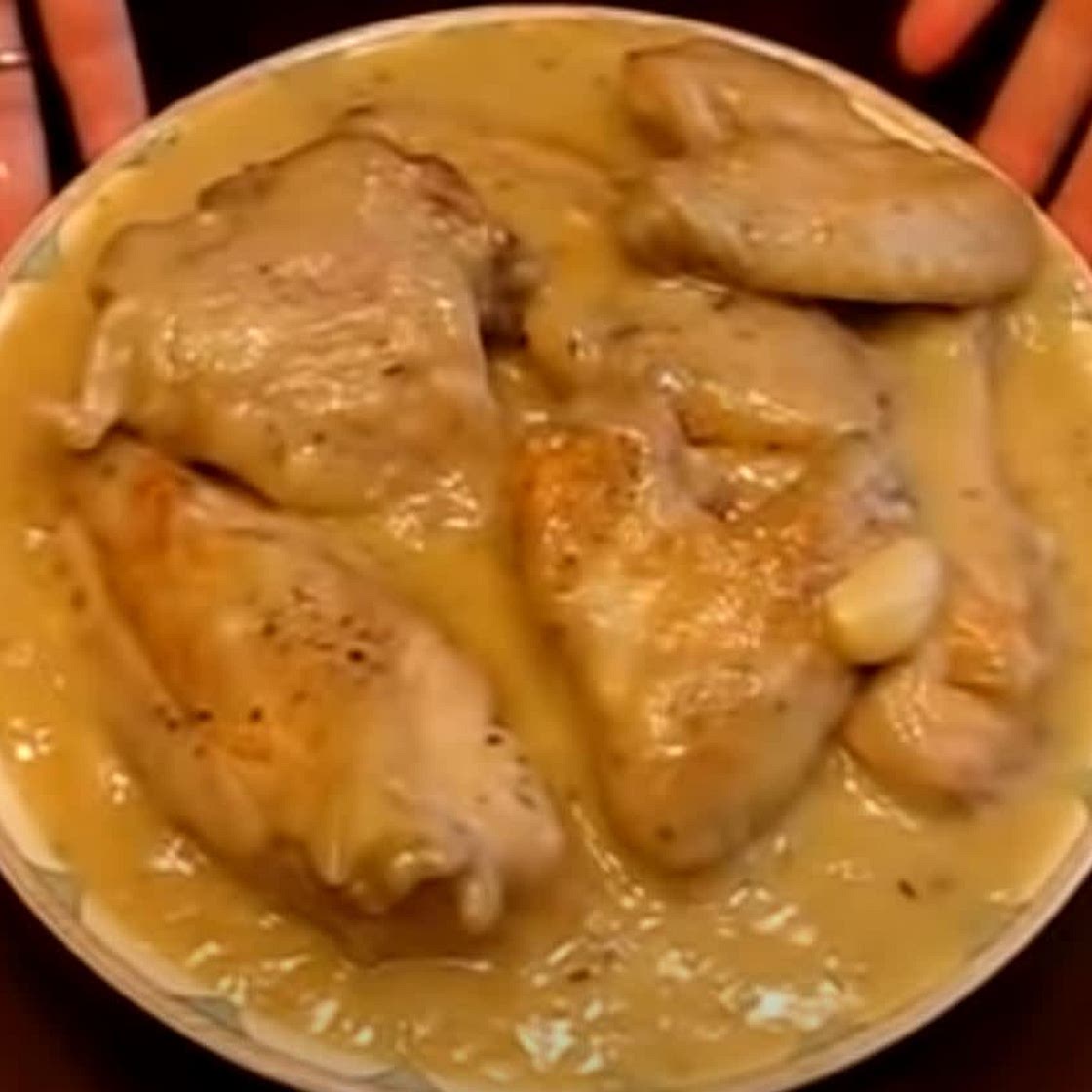 Kuriza v chesnochnom souse