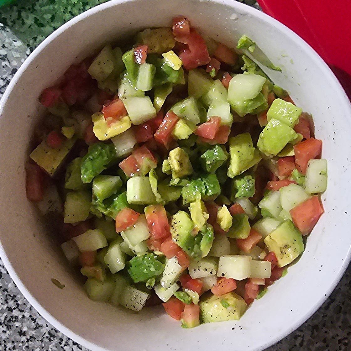 Ensalada pico de gallo y aguacate