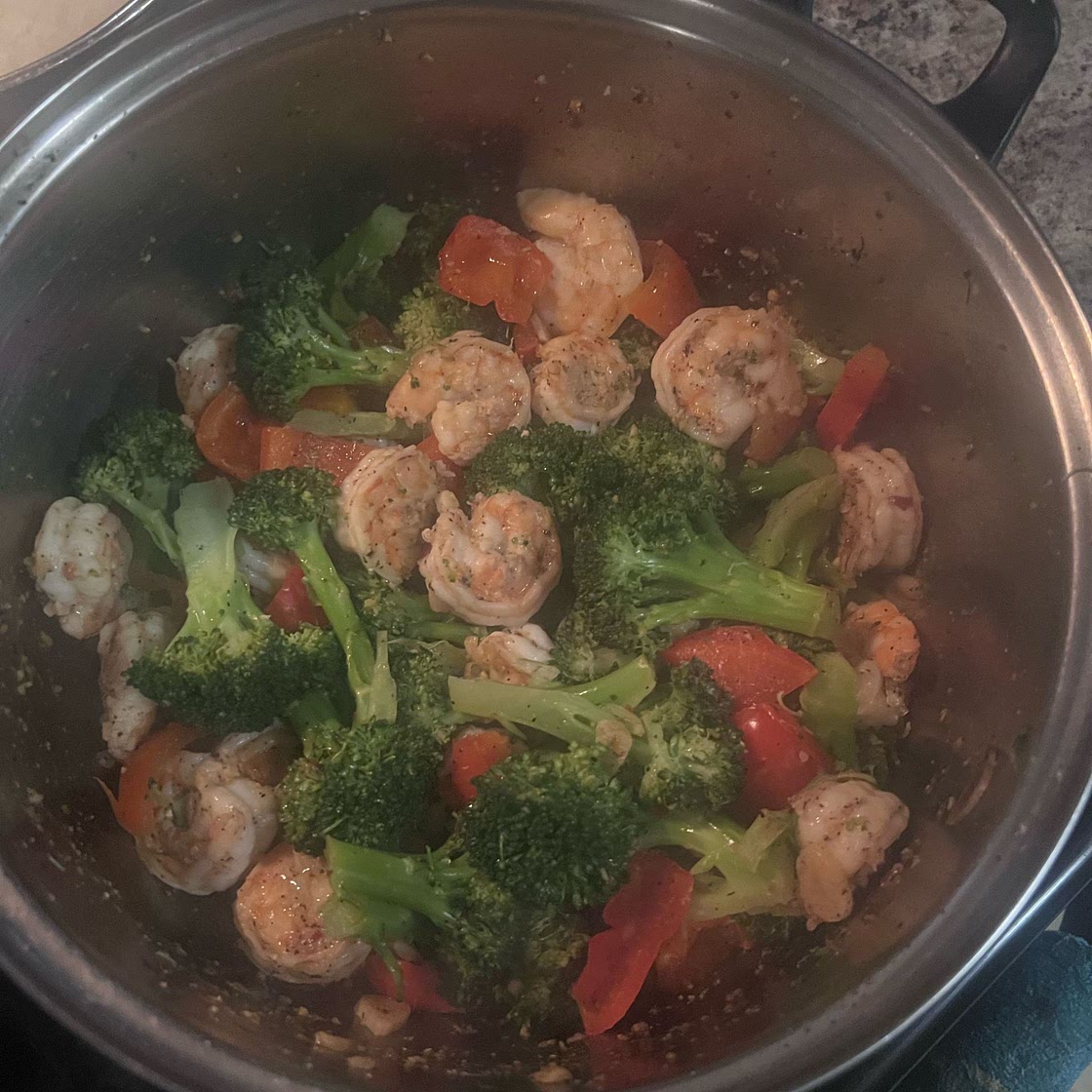 One-Pot Garlicky Shrimp & Broccoli