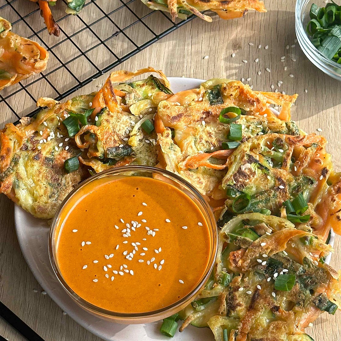 Korean veggie pancakes & creamy gochujang dip