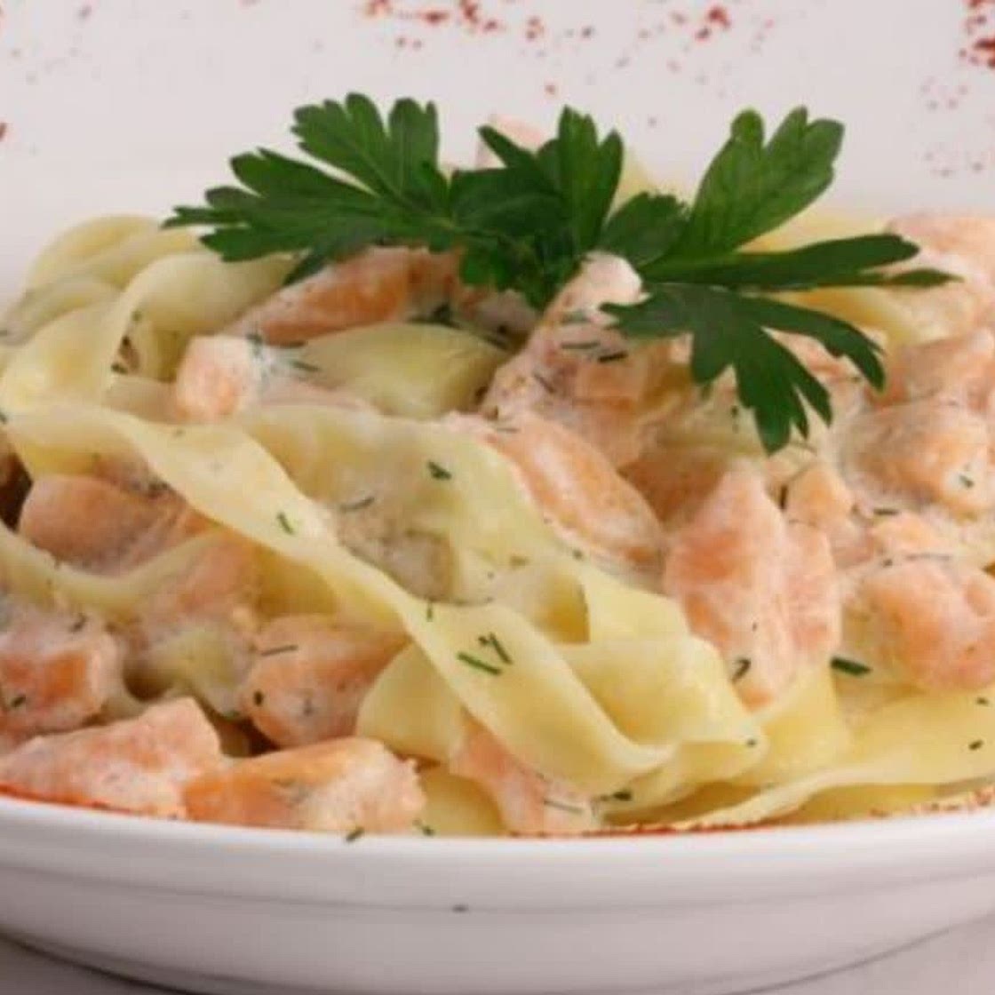 Pasta v slivochnom souse s ryboj