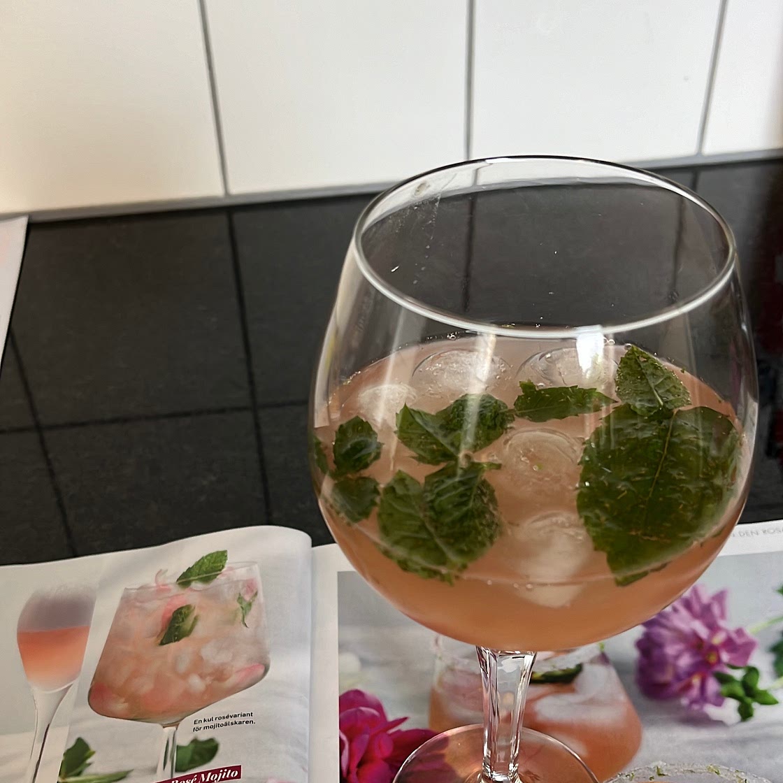 Rosy Rosé Mojito