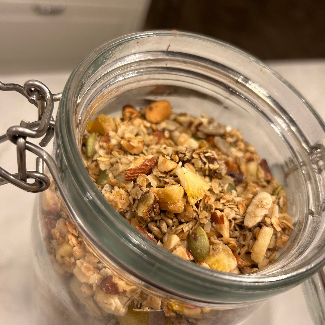 GRANOLA MAISON AUX FRUITS, NOIX & ÉRABLE