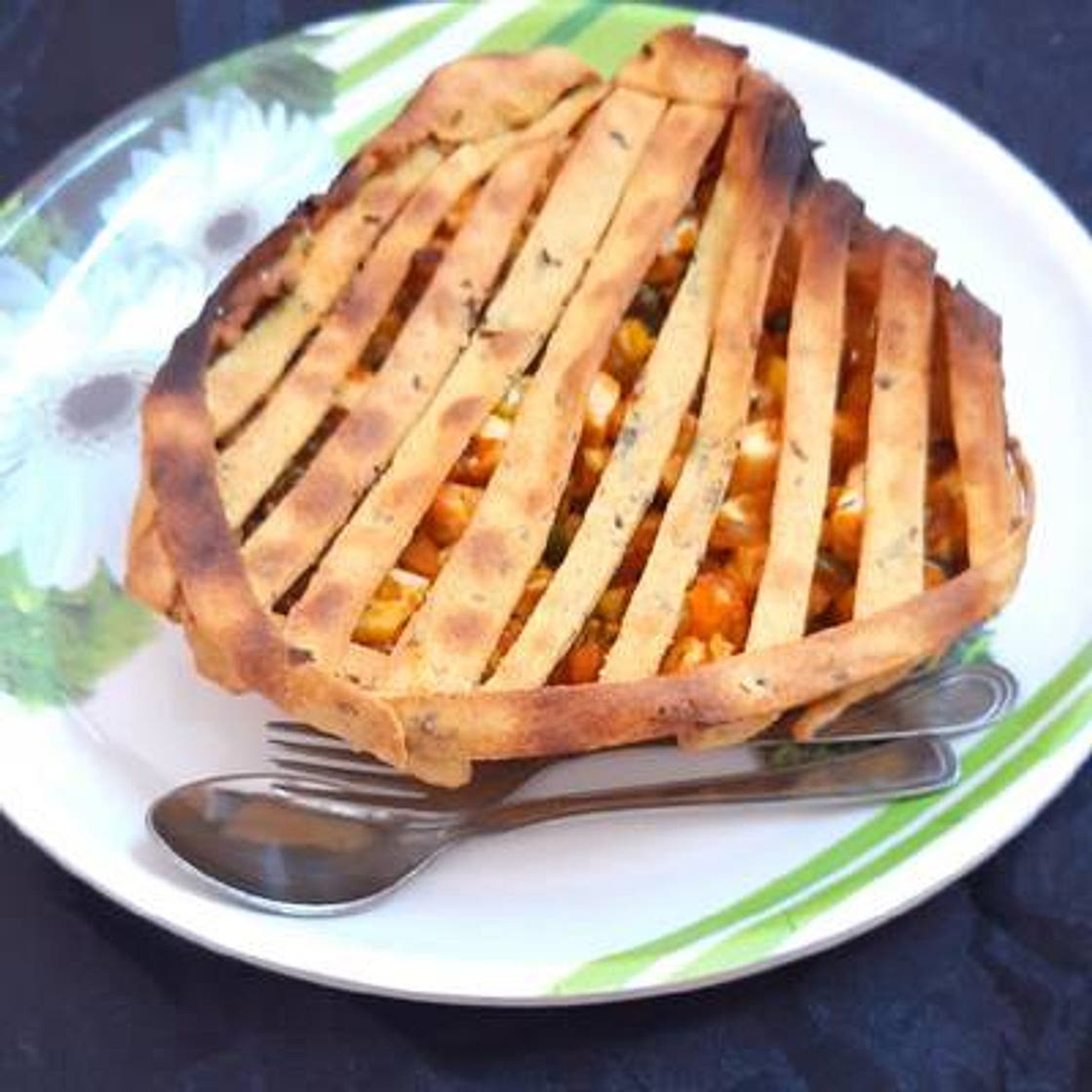 चटपटा बेक्ड पराठा (chatpata baked paratha recipe in Hindi)