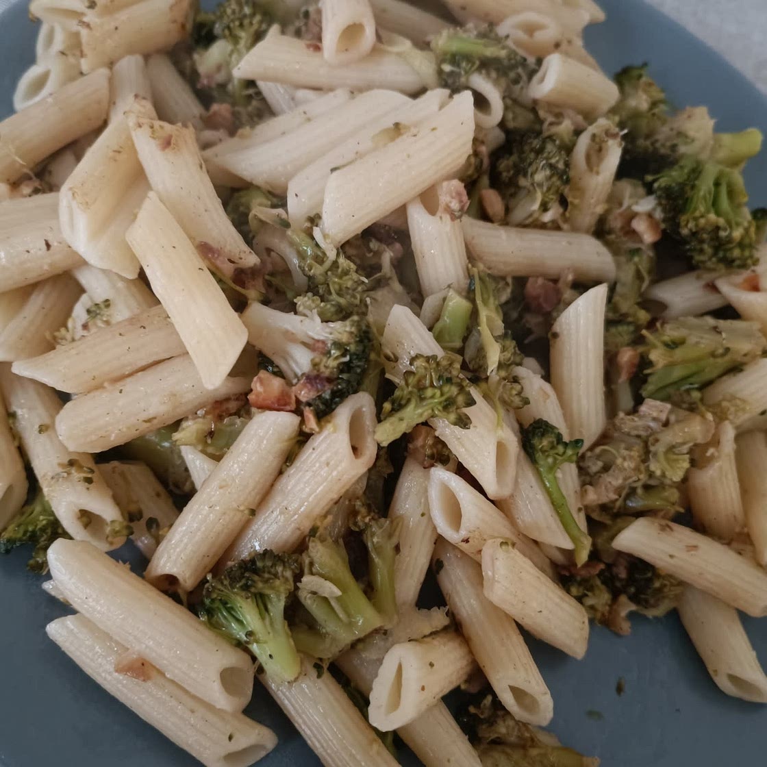 Charred broccoli, lemon & walnut pasta