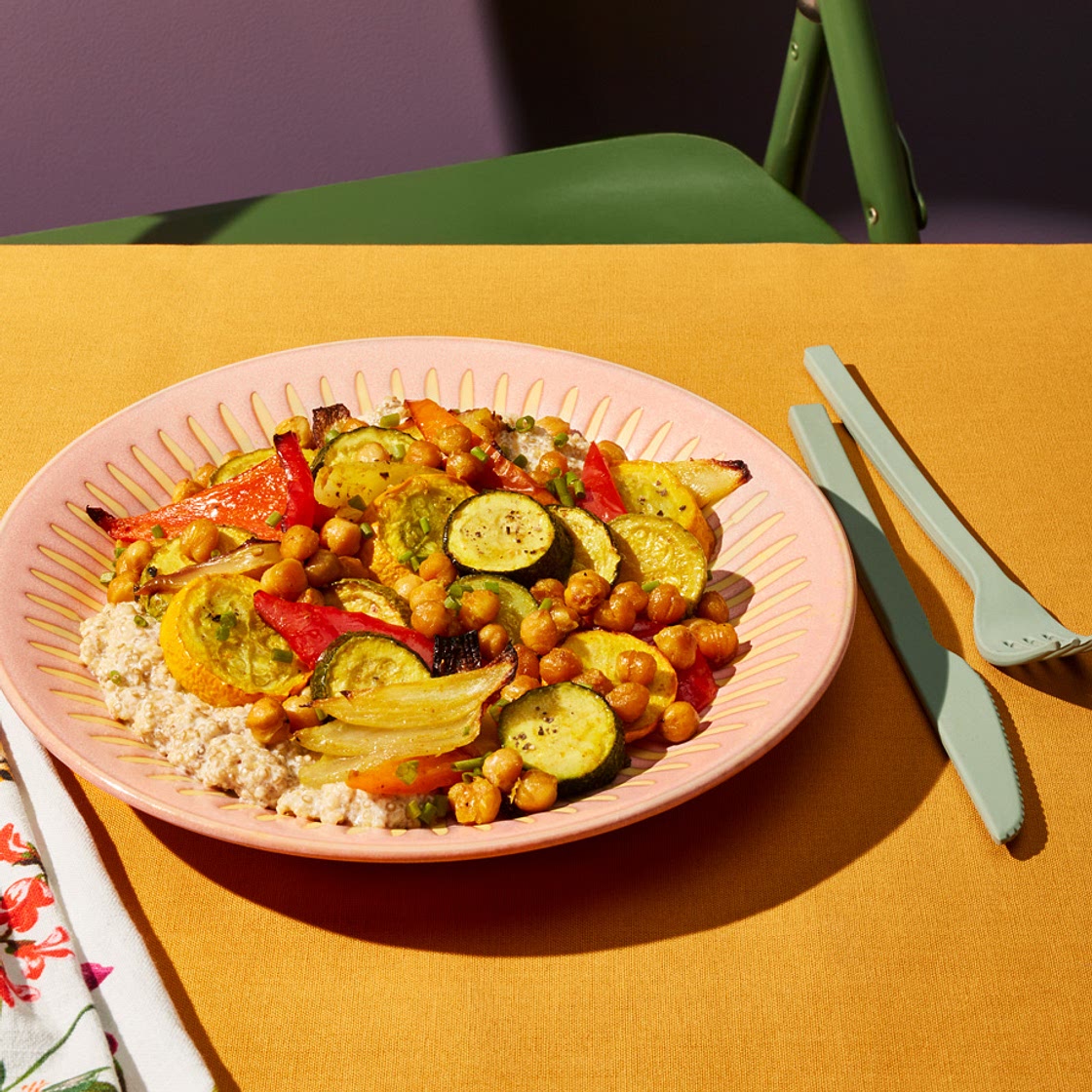Jardinière de légumes et de pois chiches, quinoa crémeux à l’éra