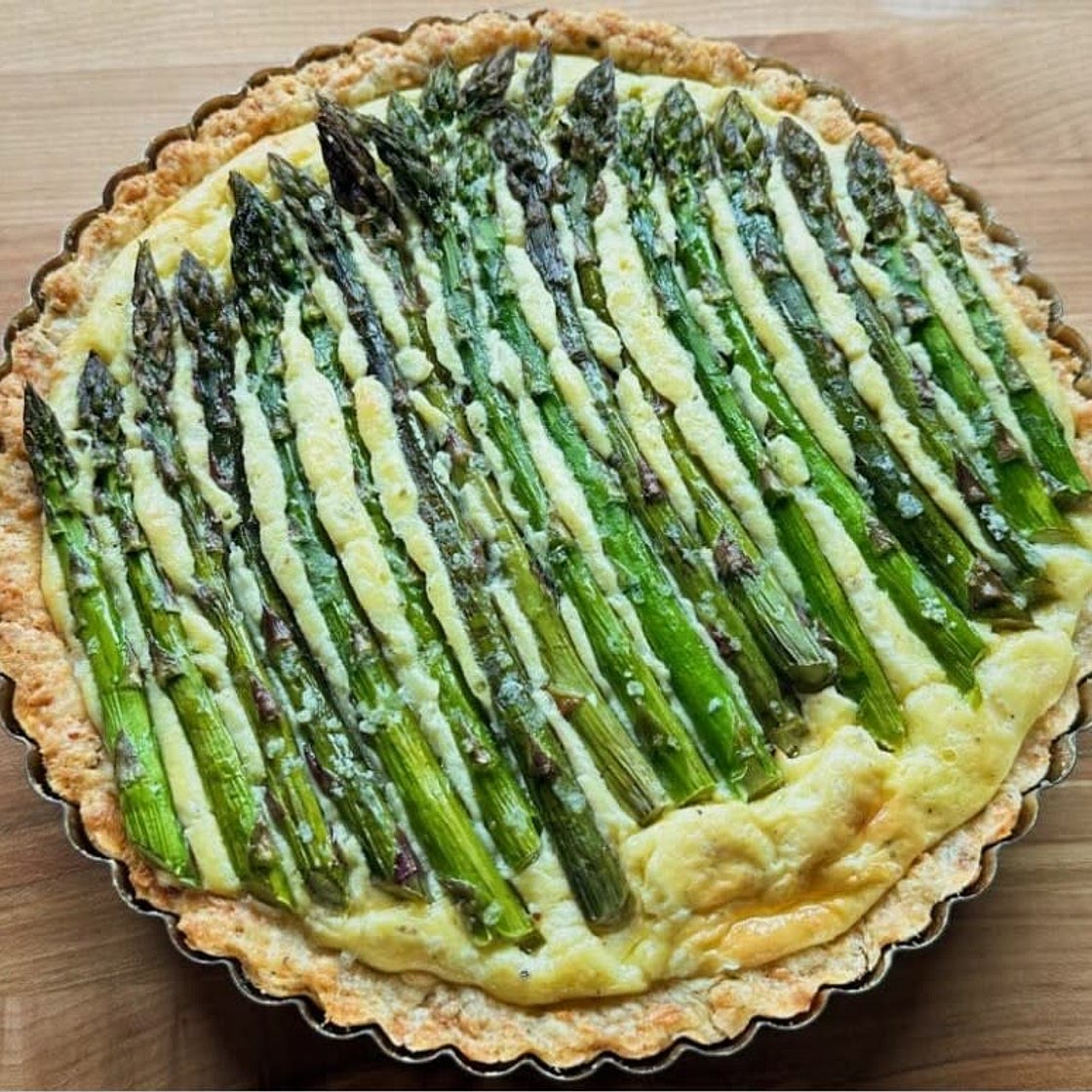 Asparagus cheese tart