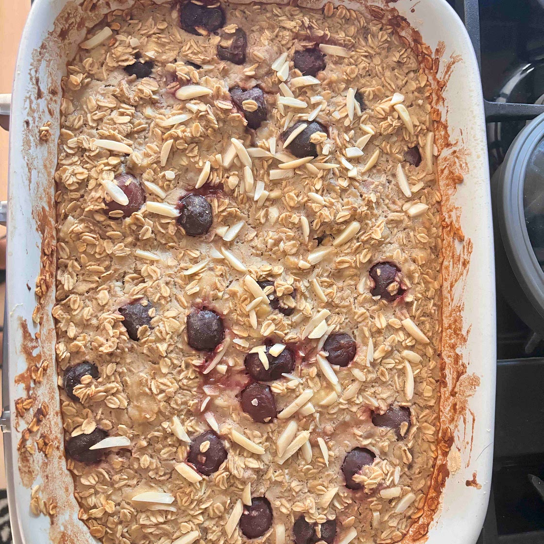 Cherry Bakewell baked oats🍒