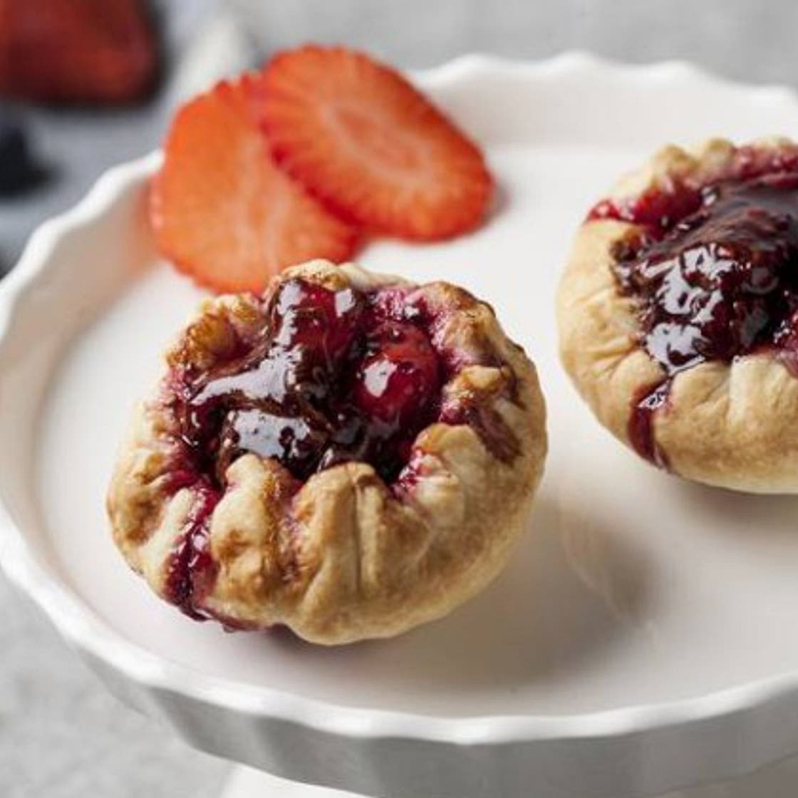 Pastelito de frutos rojos con chocolate