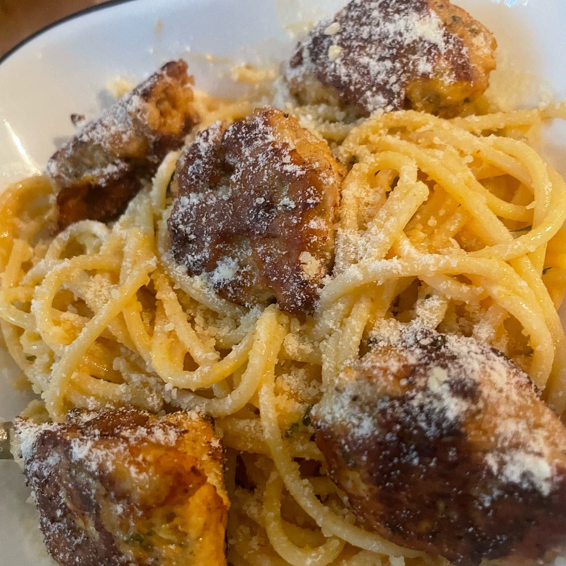 Parmesan Garlic Spaghetti with Chicken Meatballs