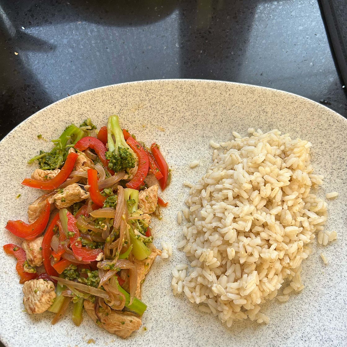 Stir-fried chicken with broccoli & brown rice