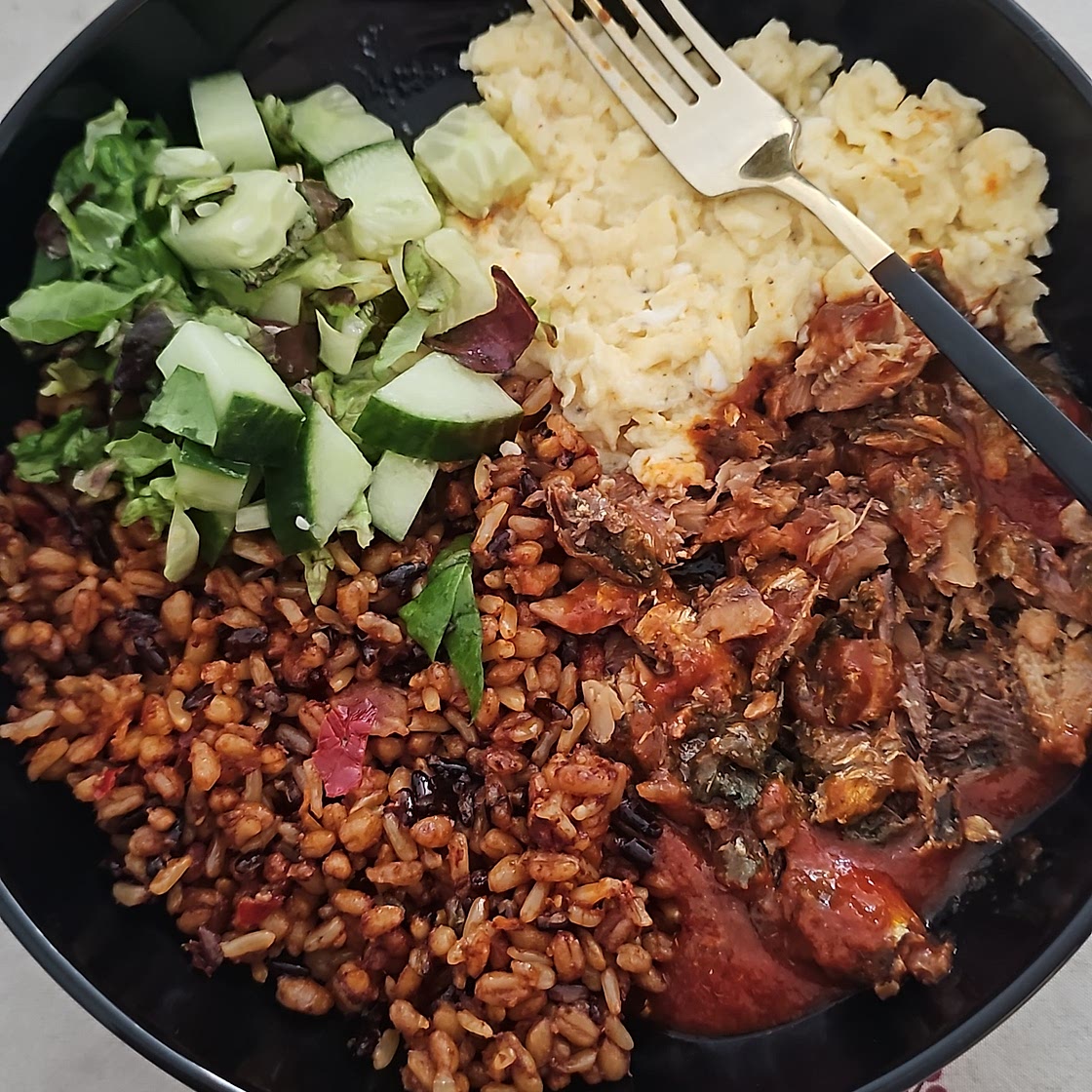 Scramble sardines and rice mix