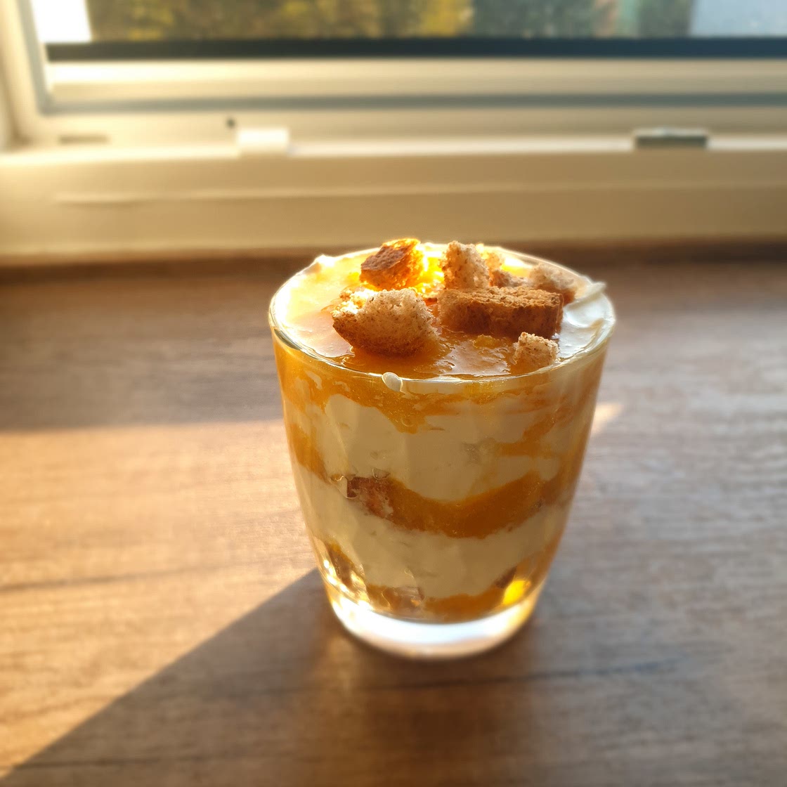 Apricot and yogurt 'tiramisu'