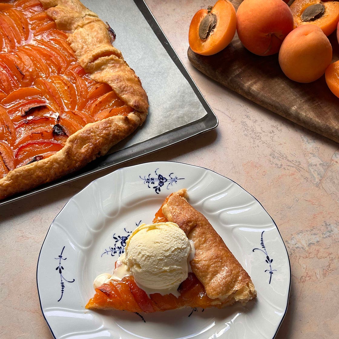 Apricot galette 🧡