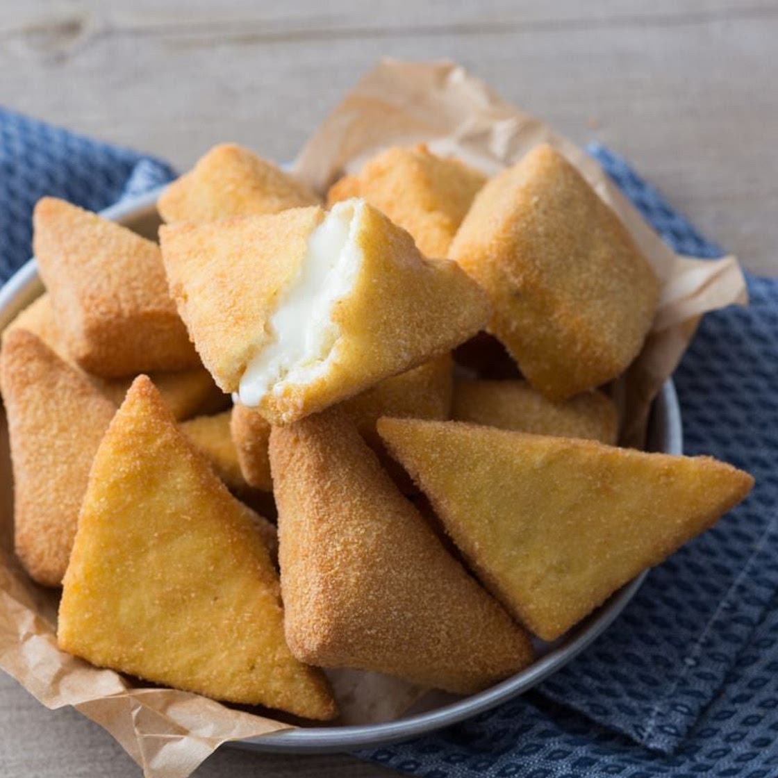 Mozzarella in carrozza (Fried mozzarella)