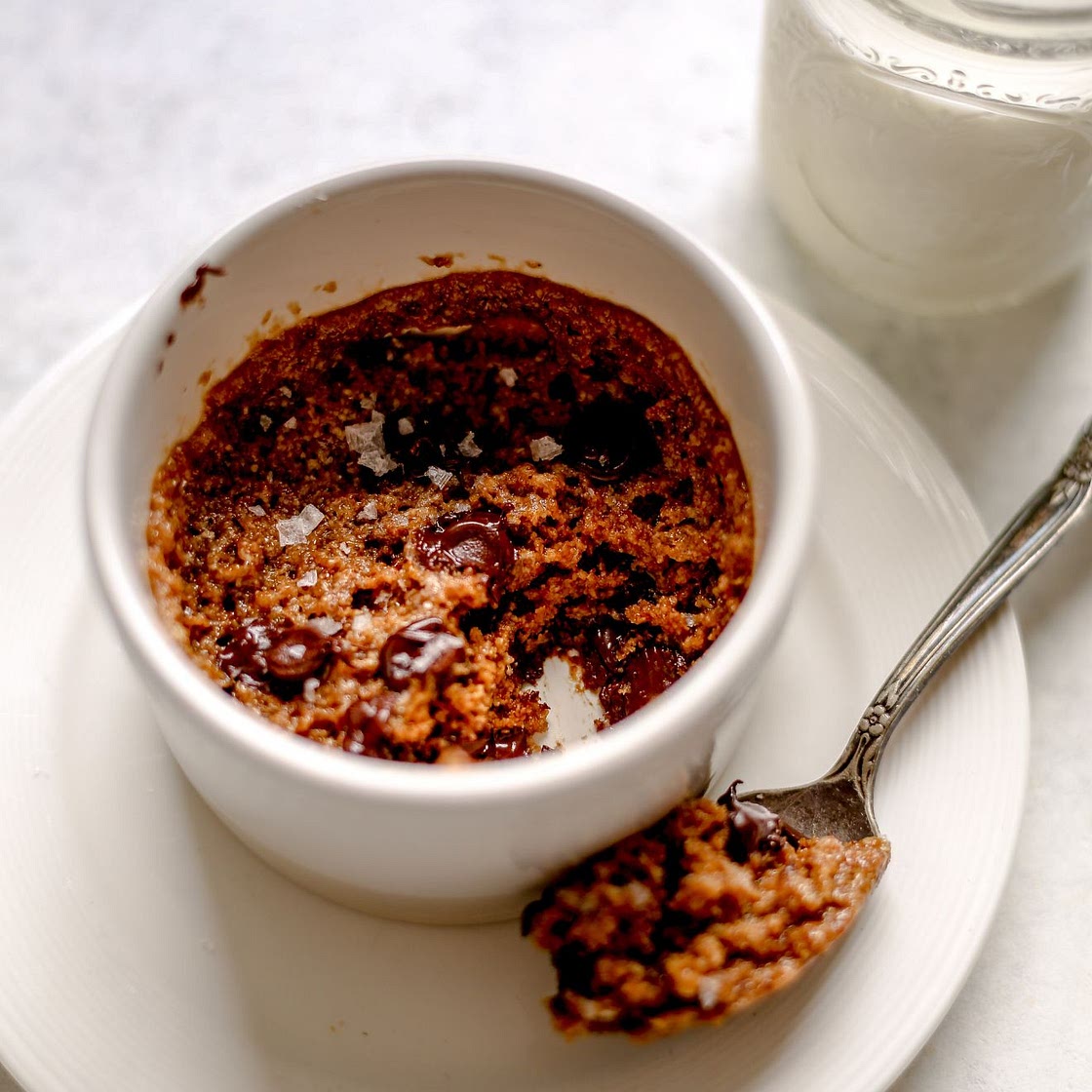 1-Min Deep Dish Microwave Chocolate Chip Cookie