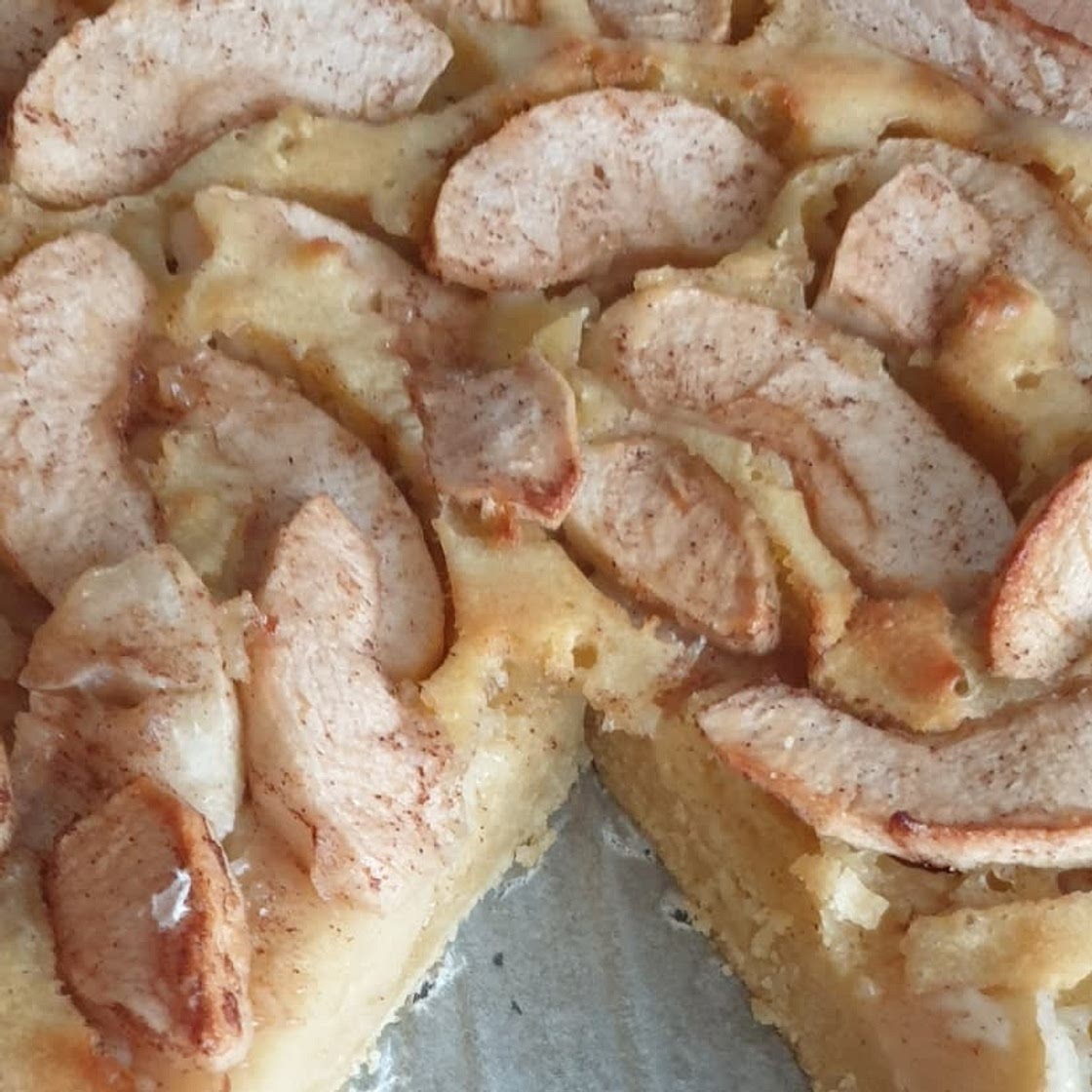 APPLE CAKE