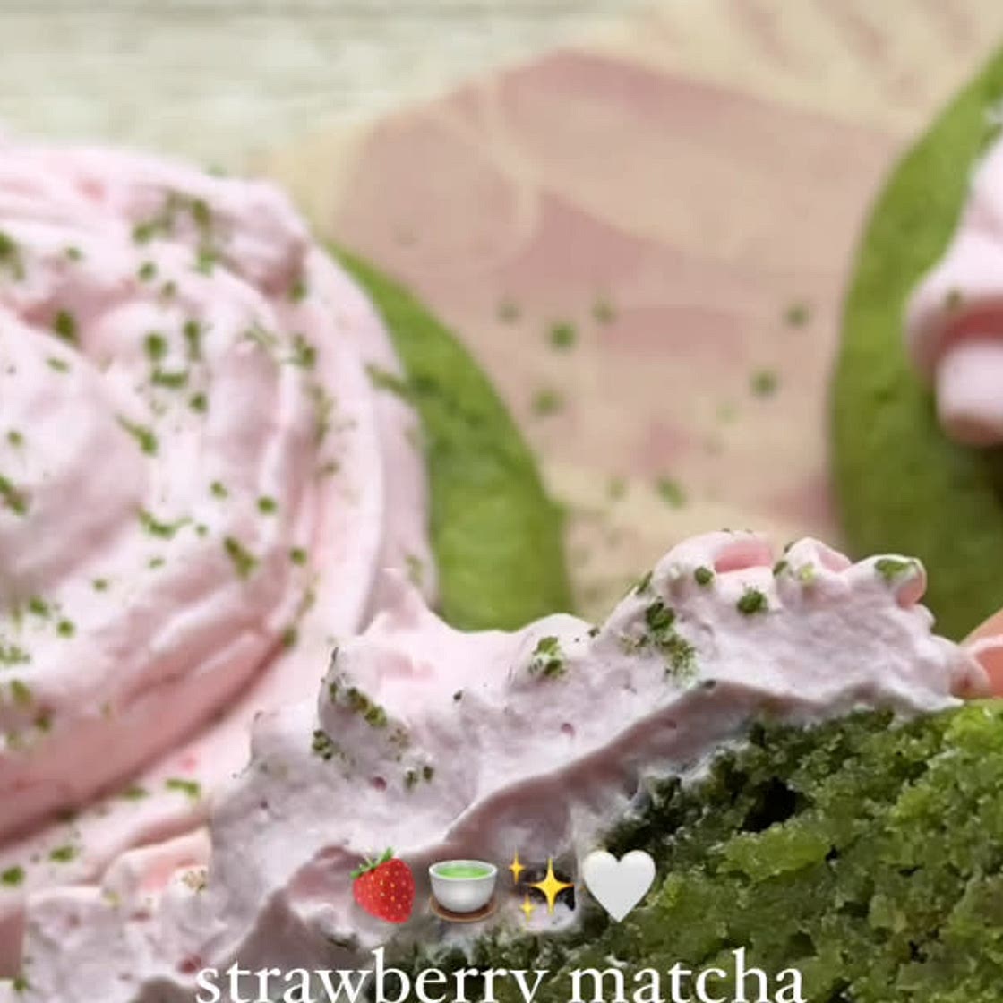 Strawberry matcha cookies 