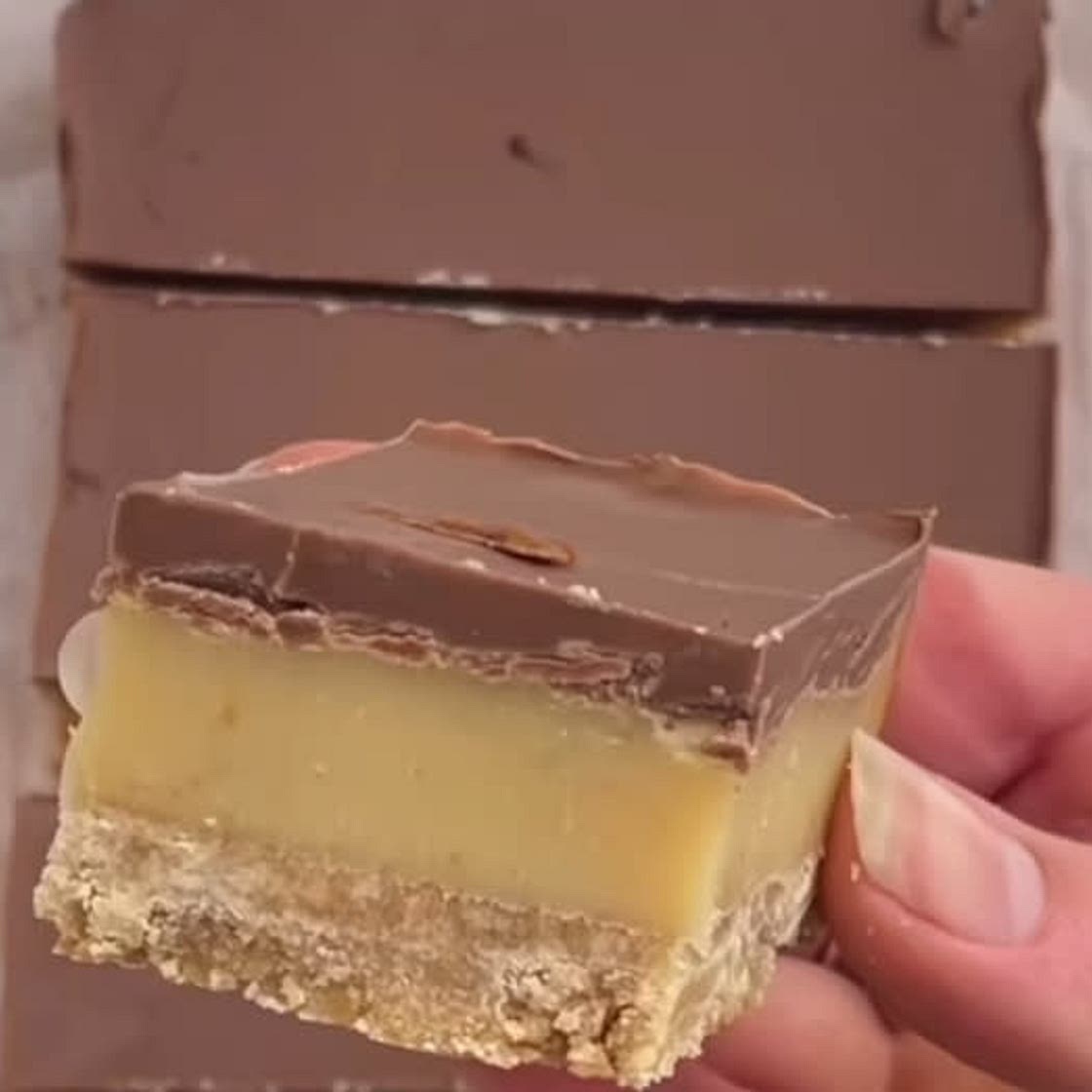 6 ingredient caramel slice