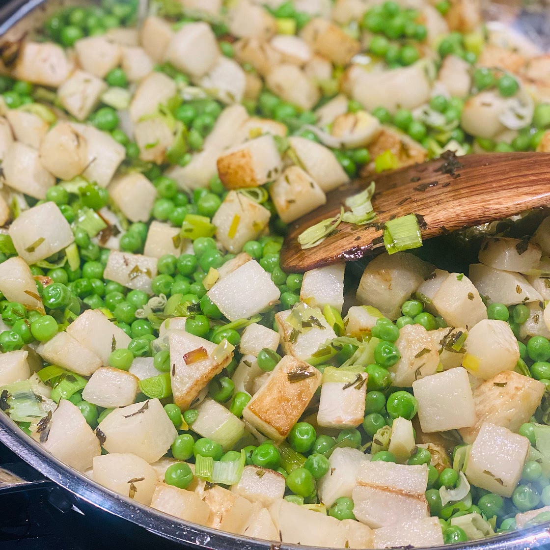 Sweet and buttery turnip with leeks, peas and tarragon