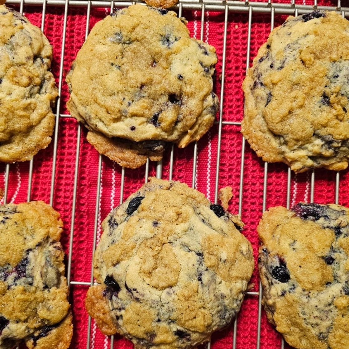 Blueberry muffin cookies -Crumbl copycat