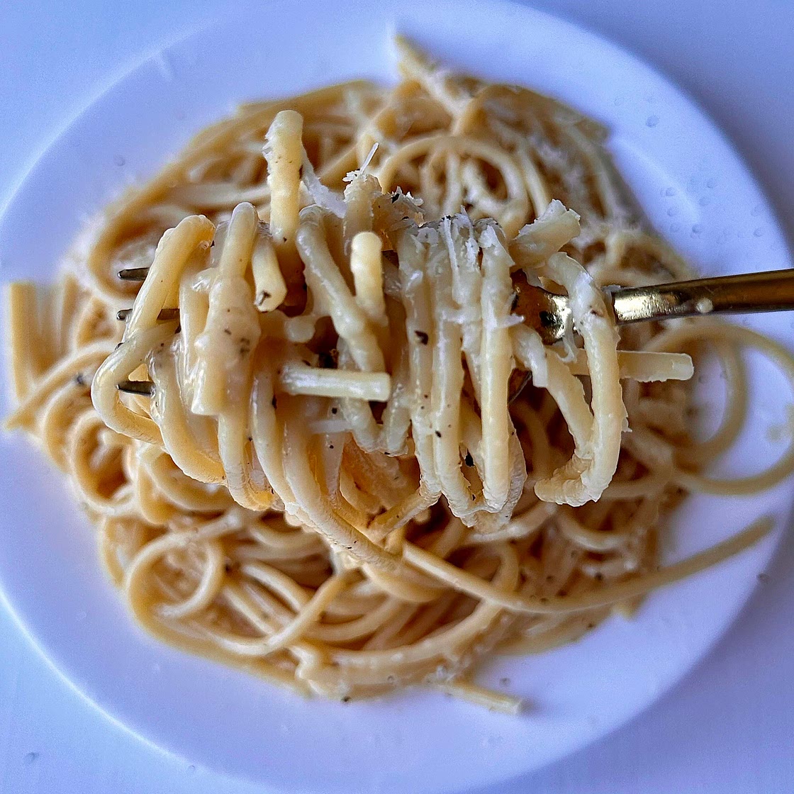 3 ingredient Spaghetti - Cacio e Pepe 