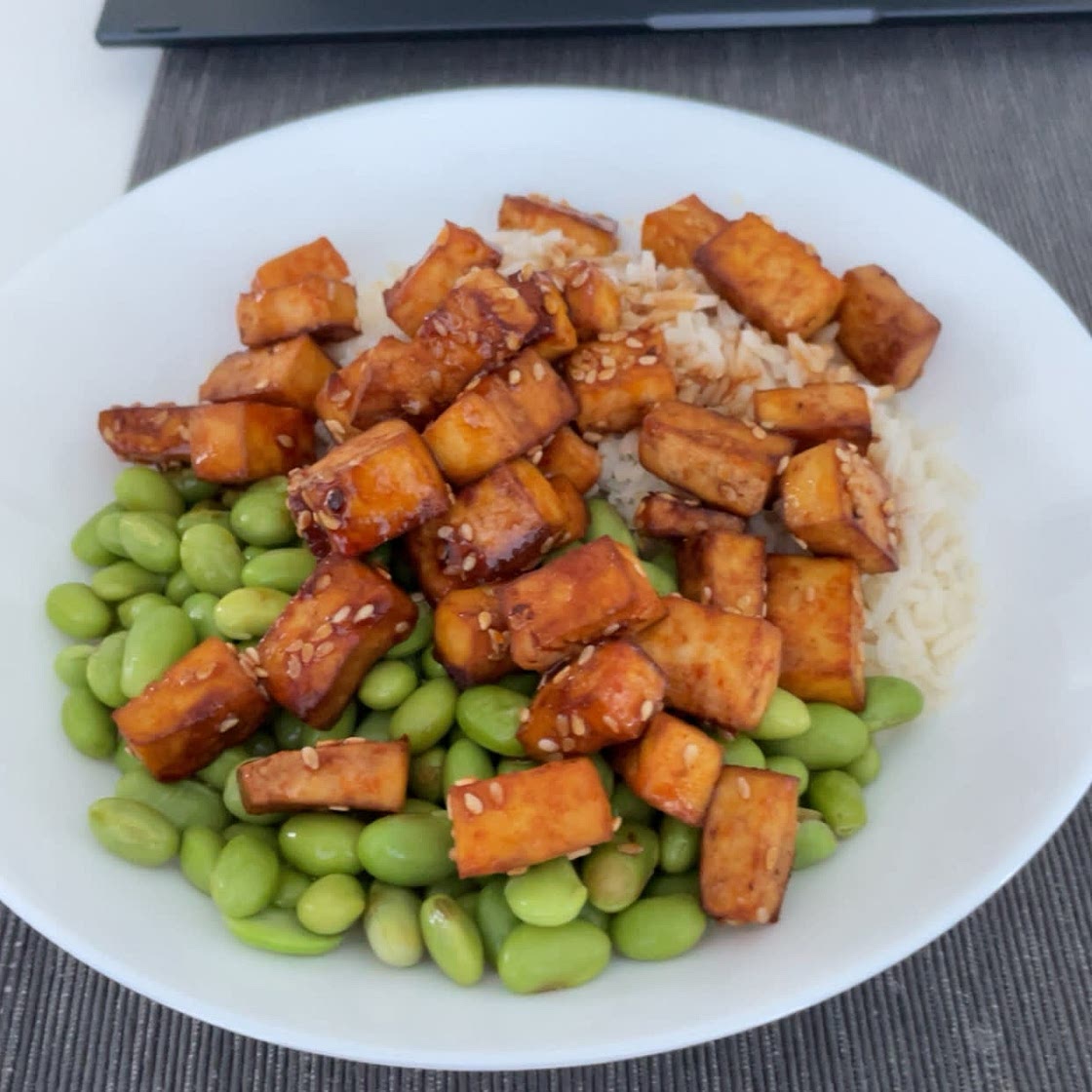Spicy Sriracha Tofu Rice Bowls