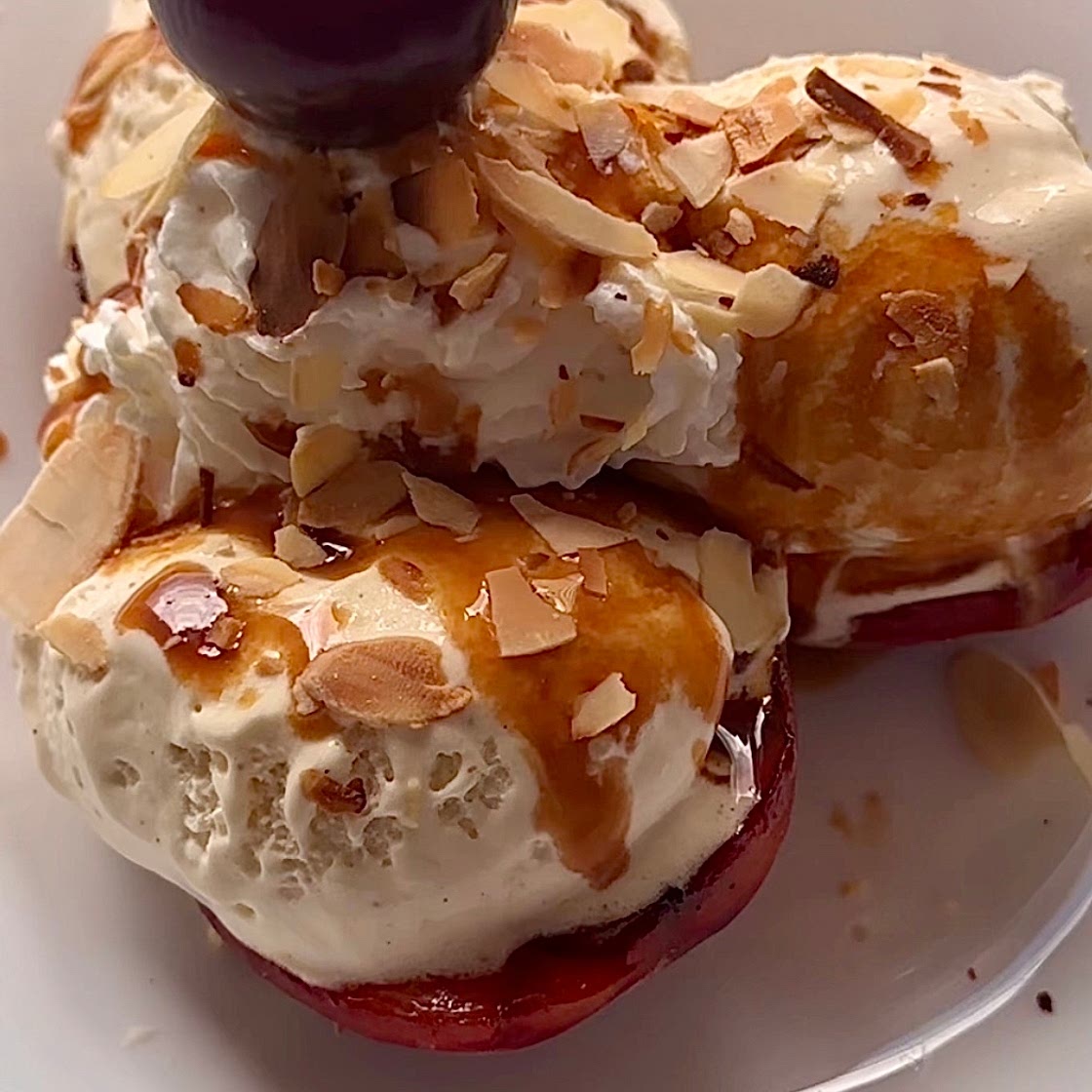 Peaches N Cream Ice-cream Sundae 