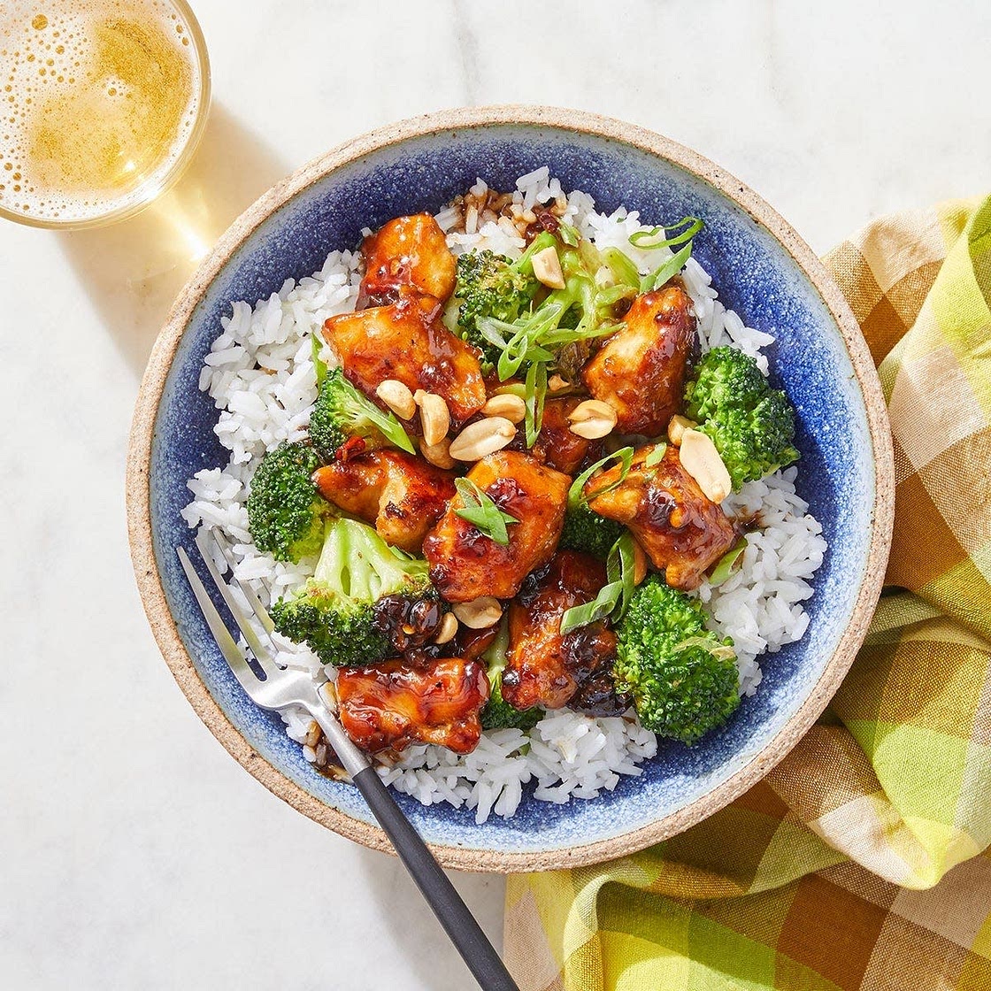 Kung Pao Chicken with Rice, Broccoli & Peanuts