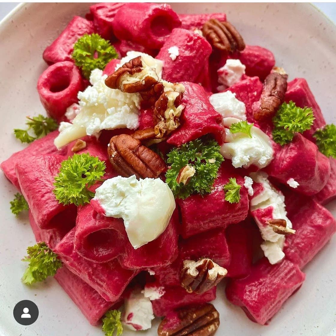 Bietenrigatoni met geitenkaas en pecannoten van Veggilaine